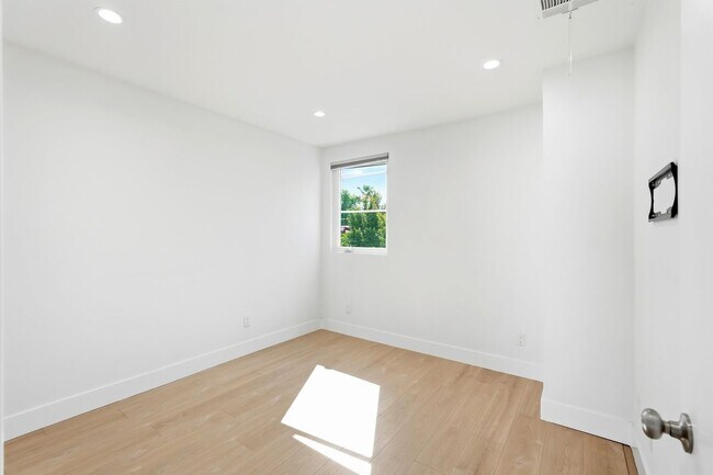 Foto del edificio - 4455 Colfax Ave