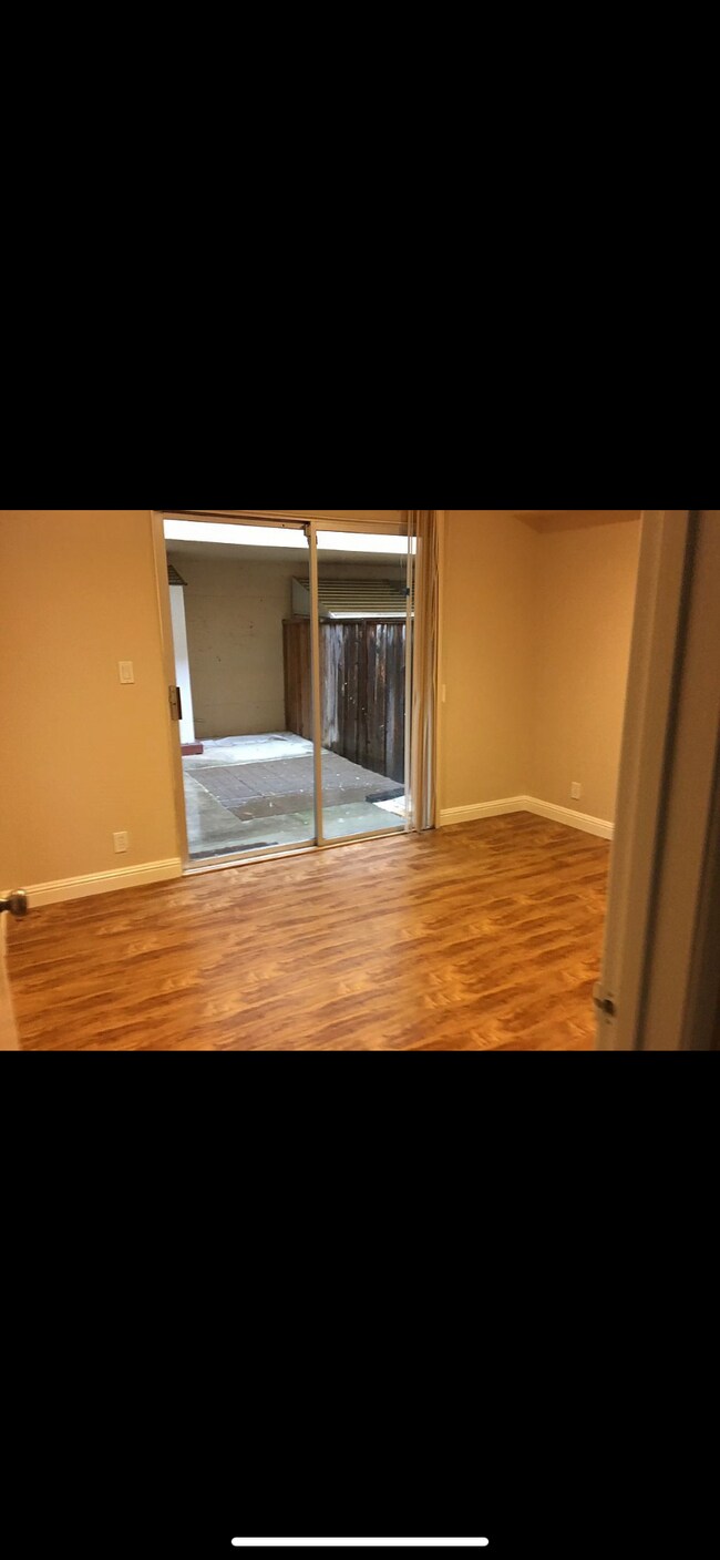 Foto del edificio - 4050 Farm Hill Blvd