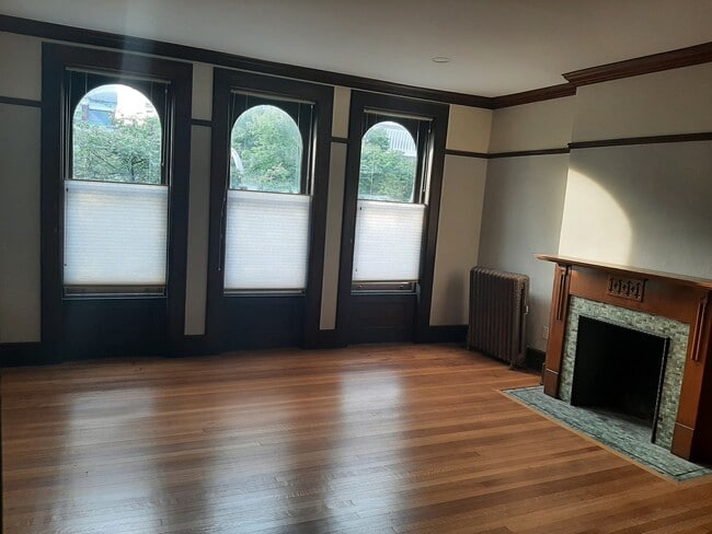 3rd floor front master bedroom - 141 Eagle St