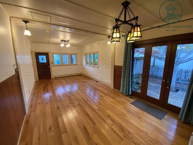 Foto del edificio - Craftsman-Style Downtown Pacific Grove Home