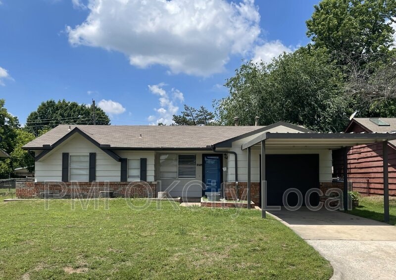 Primary Photo - 2325 N Redmond Ave