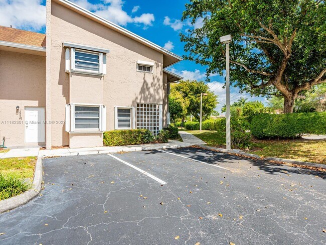 Building Photo - 16240 SW 92nd Ave