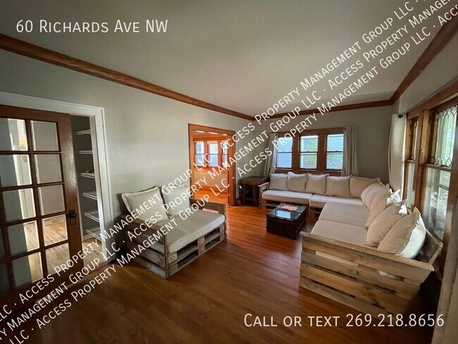 Foto del edificio - Huge NW John Ball Zoo Area 5 Bedroom Home