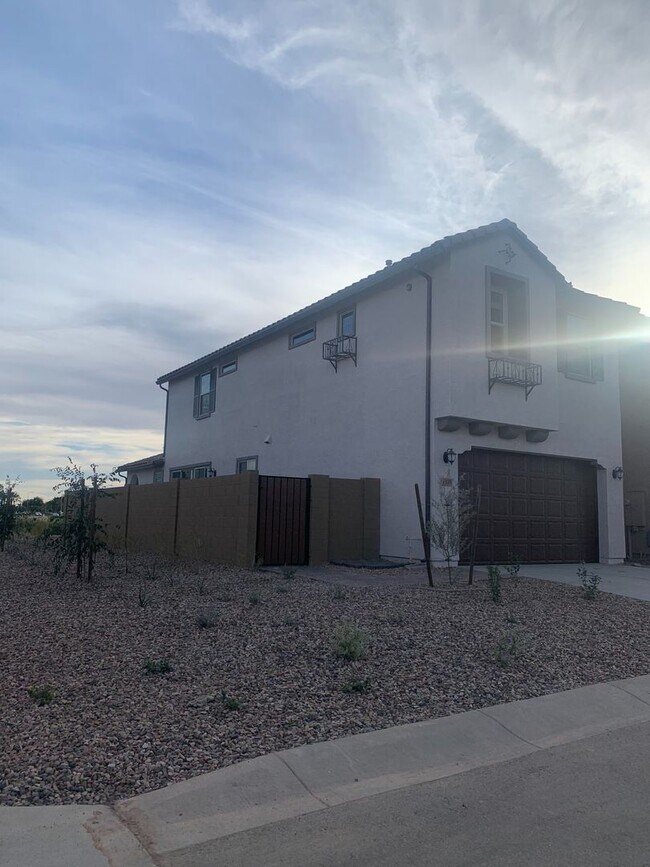 Foto del edificio - Newer home in most desirable home in Chandler, 3 Bed2 bath