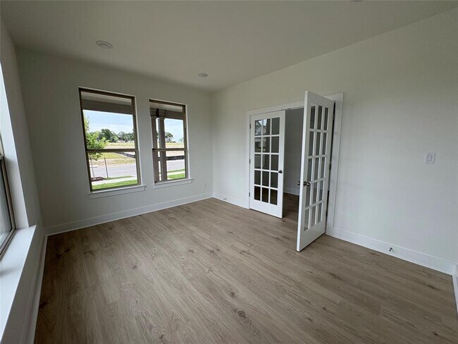 Foto del edificio - 400 Treadwell Ln