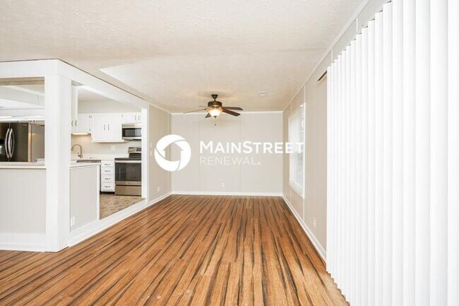Building Photo - 3 Bedroom Pet-Friendly Home in LOUISVILLE, KY with Main Street Renewal