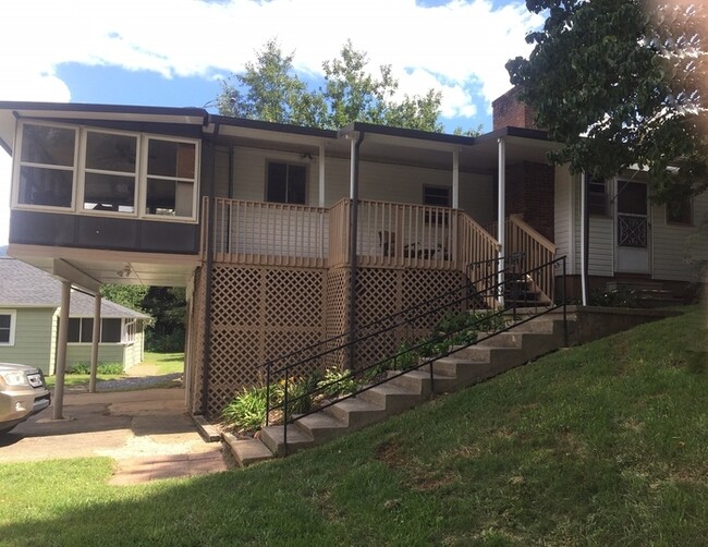 Building Photo - Peek Hill Cottage- Swannanoa Rental