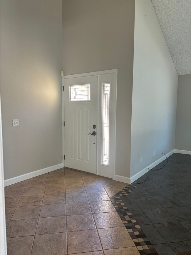 Building Photo - Lovely 3 bedroom single story home