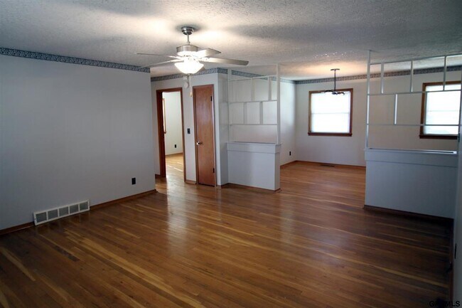 Foto del edificio - 7220 Blue Ridge Dr