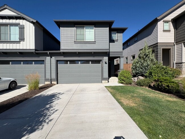 Building Photo - CHECK OUT THIS SPACIOUS 3 BEDROOM, 2.5 BAT...