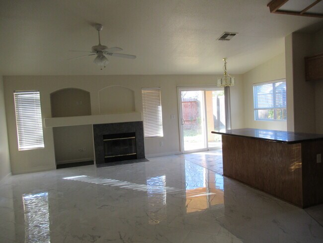 Building Photo - 405 Donner Ct