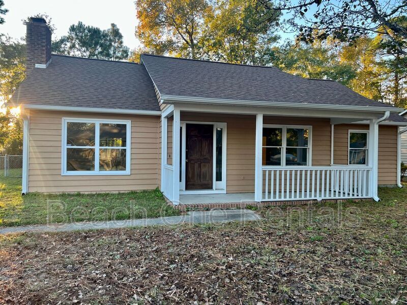Primary Photo - 230 Manor Cir