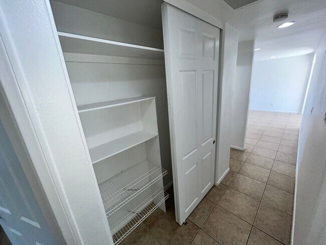 Foto del edificio - 3 bedroom 2nd floor unit