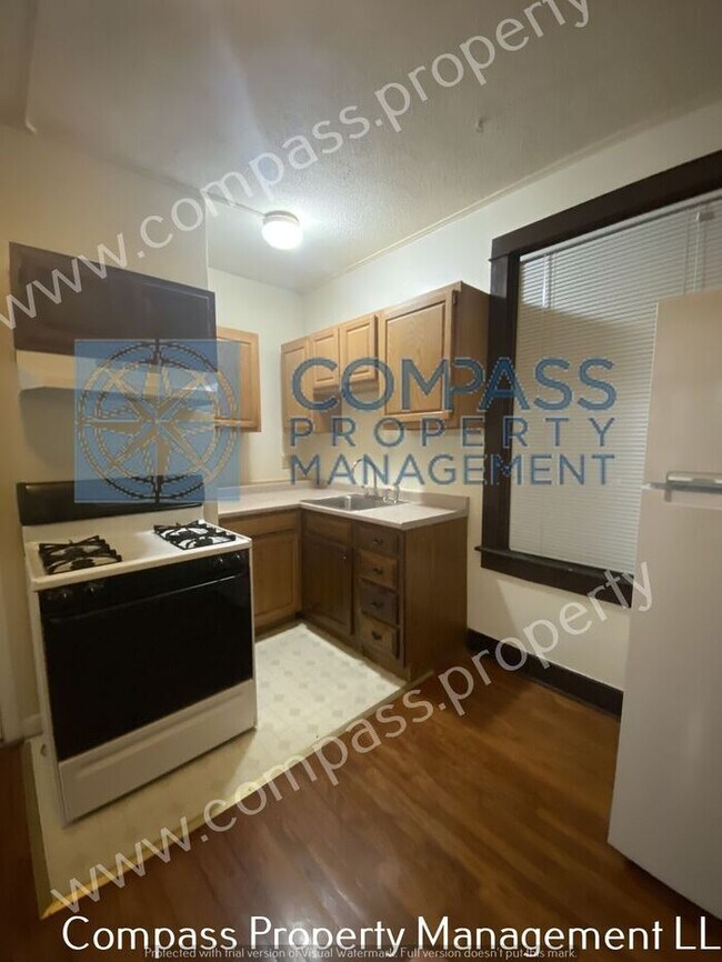 Building Photo - $ 895 - Efficiency, 1 Bath 1st Floor Apart...