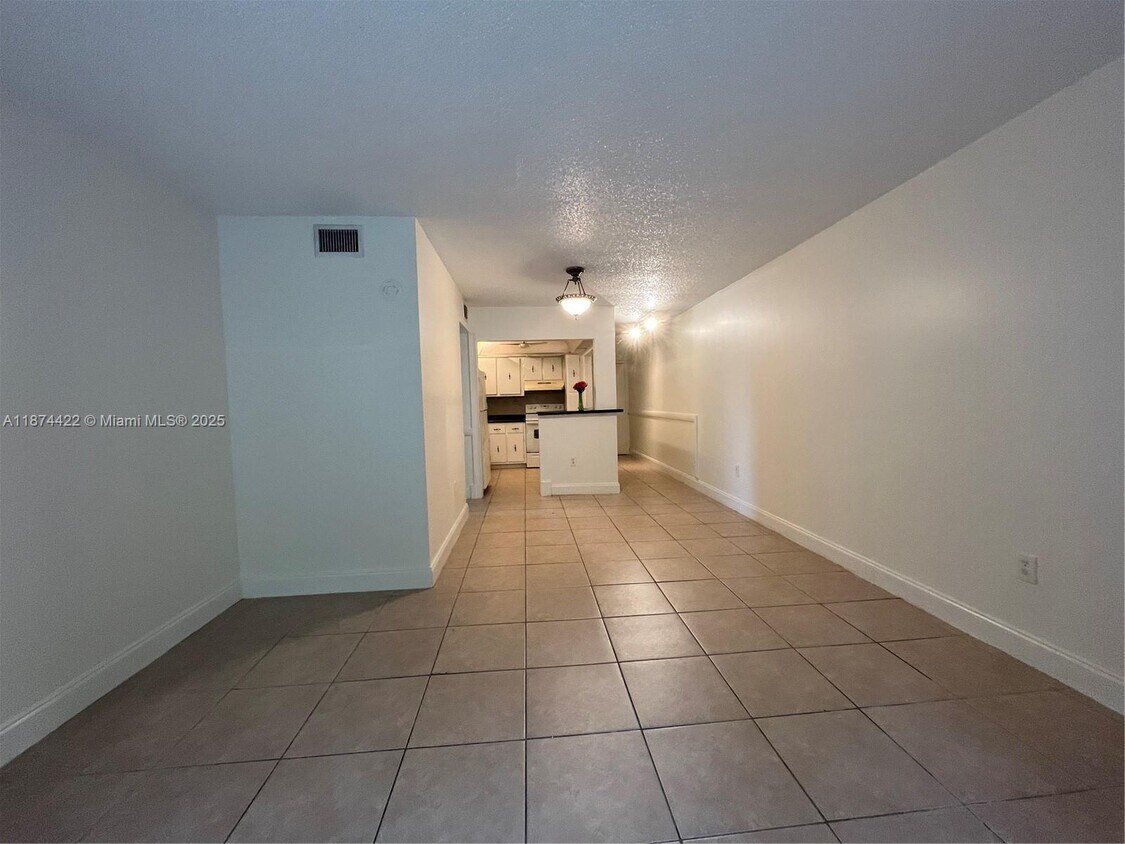 Foto principal - 4354 NW 9th Ave