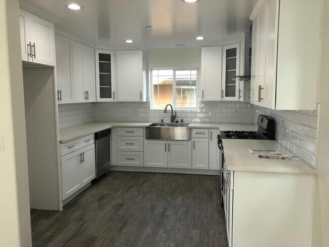 Building Photo - 9559 Firestone Blvd