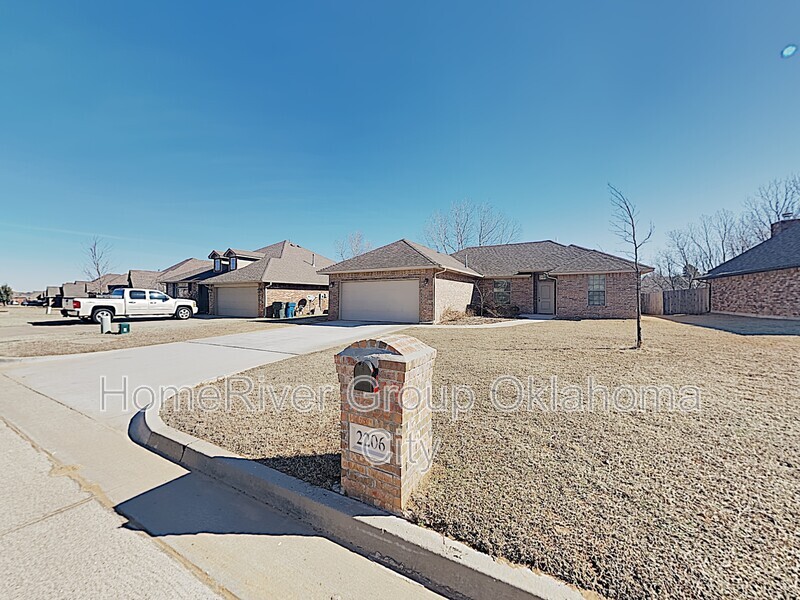 Primary Photo - 2206 Brook Dr