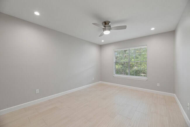 Foto del edificio - 2350 Bering Dr