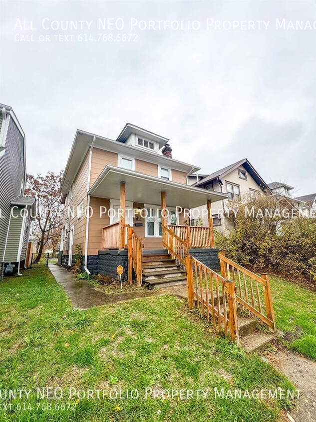 Primary Photo - 3 Bedroom Central Hilltop Home!