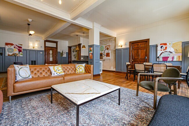 Foto del edificio - Beautiful 2 Bedroom Renovated Apartment Wa...