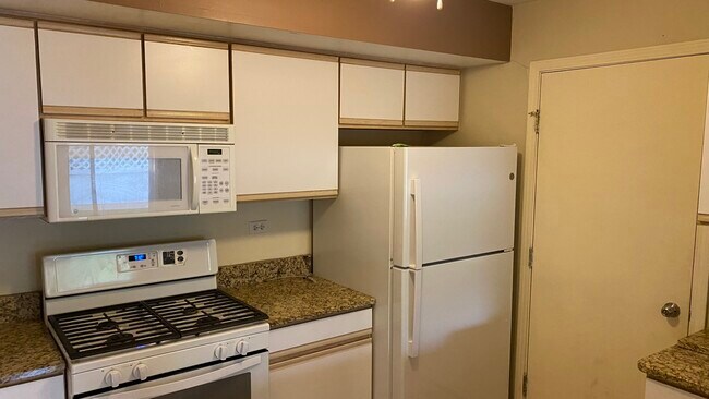 Building Photo - 437 Valley Forge Ct
