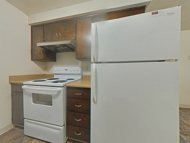 Building Photo - 3 Bedroom Duplex ~ Close to 9th Street ~ P...