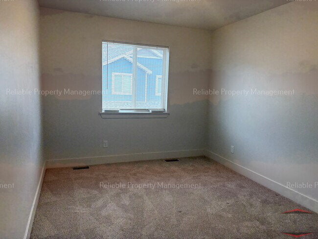 Foto del edificio - 140 S Emery Ln