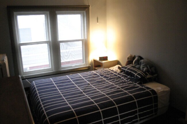 Foto del edificio - 2217 Colfax Ave South