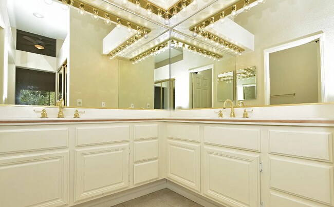 Building Photo - 4627 Cordoba Way