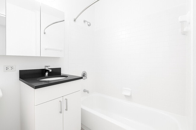 Building Photo - 504 W 55th St