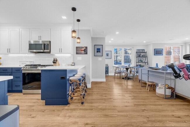 Building Photo - 1721 Centre St