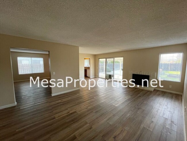 Building Photo - 1761 W Phillips Dr