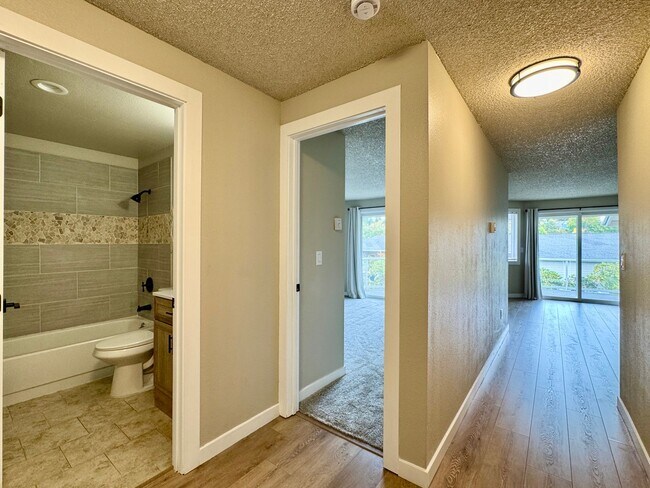 Photo - Downtown Poulsbo water view condo...comple...