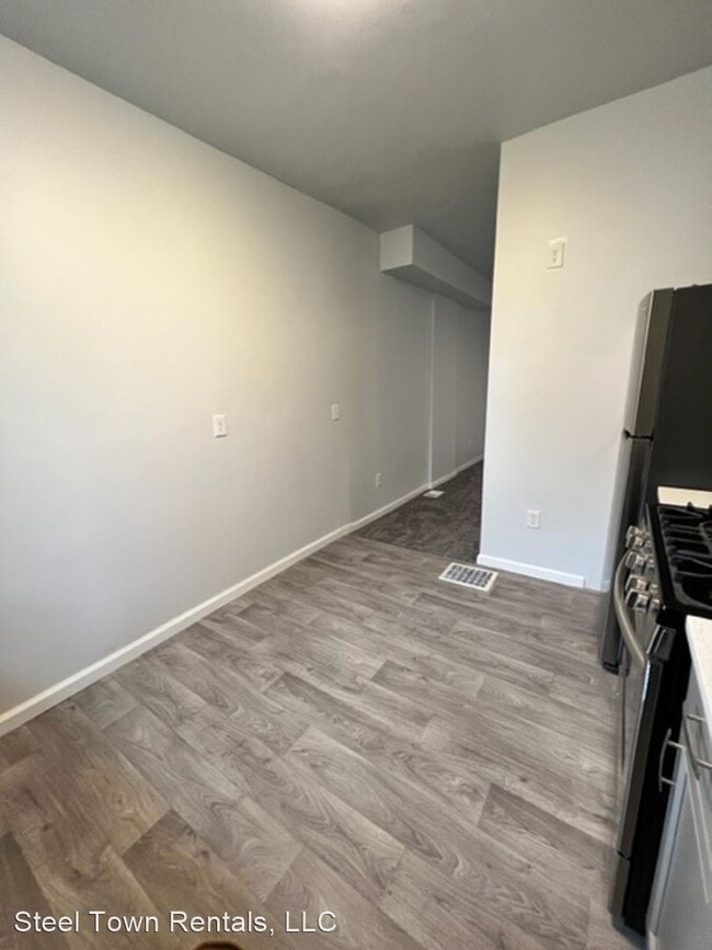 Building Photo - 2 br, 1 bath House - 202 E 15th Avenue