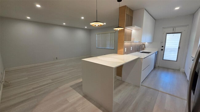 Foto del edificio - 8704 NW 35th St