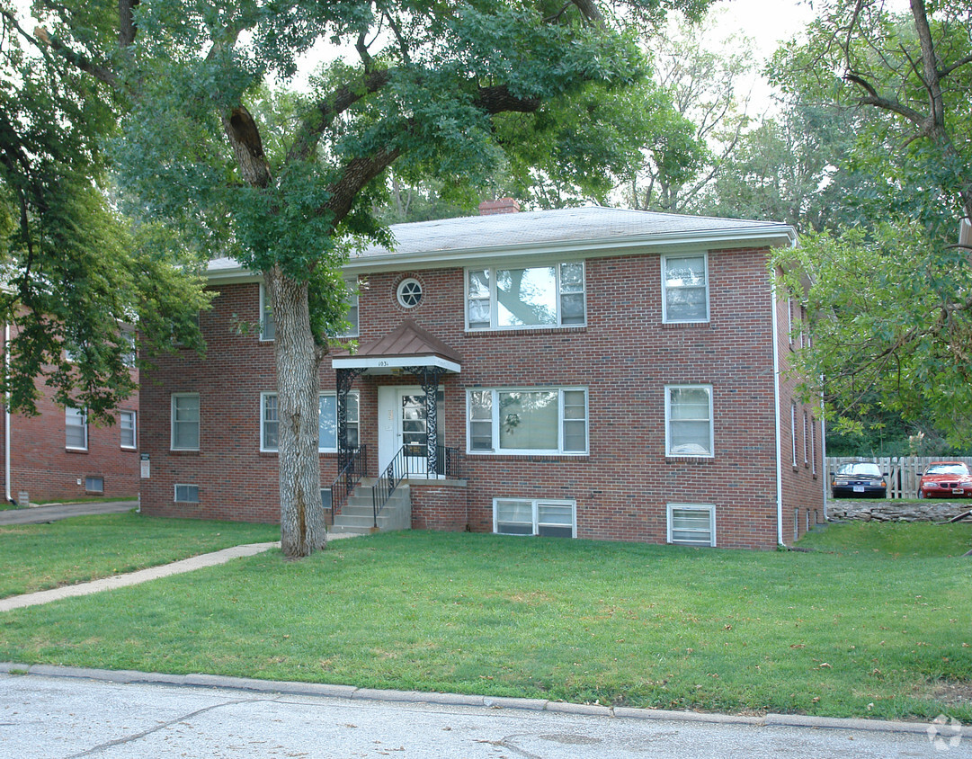 Building Photo - Pleasant Valley Apartments