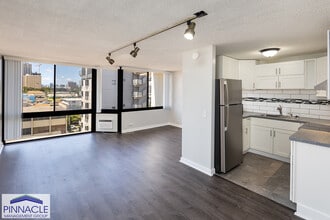 Building Photo - 1820 Waiola St