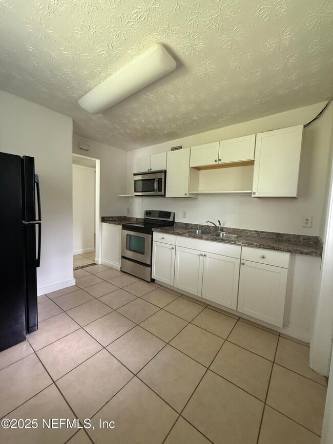 Building Photo - 3041 Belden St