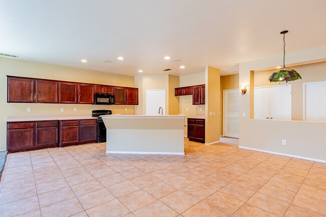 Building Photo - 64310 Appalachian St