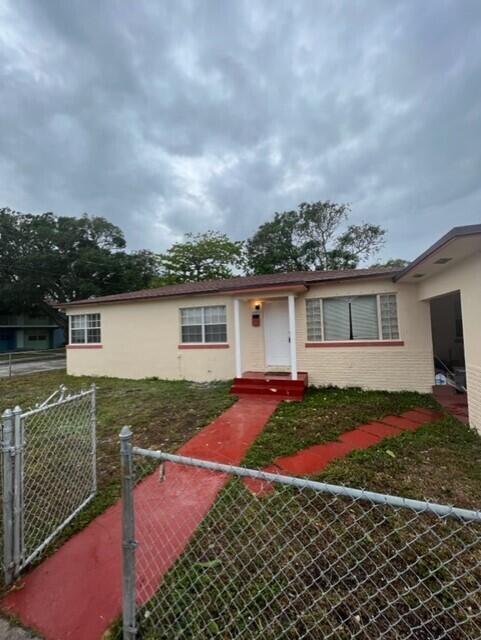 Building Photo - 2205 A E Isaacs Ave