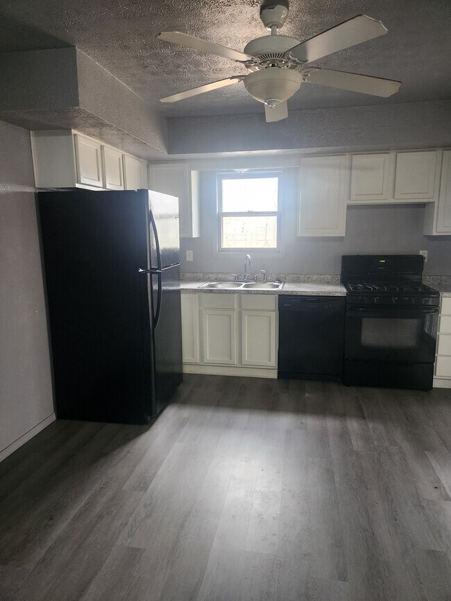 Foto del edificio - 25632 Thelmadale Dr