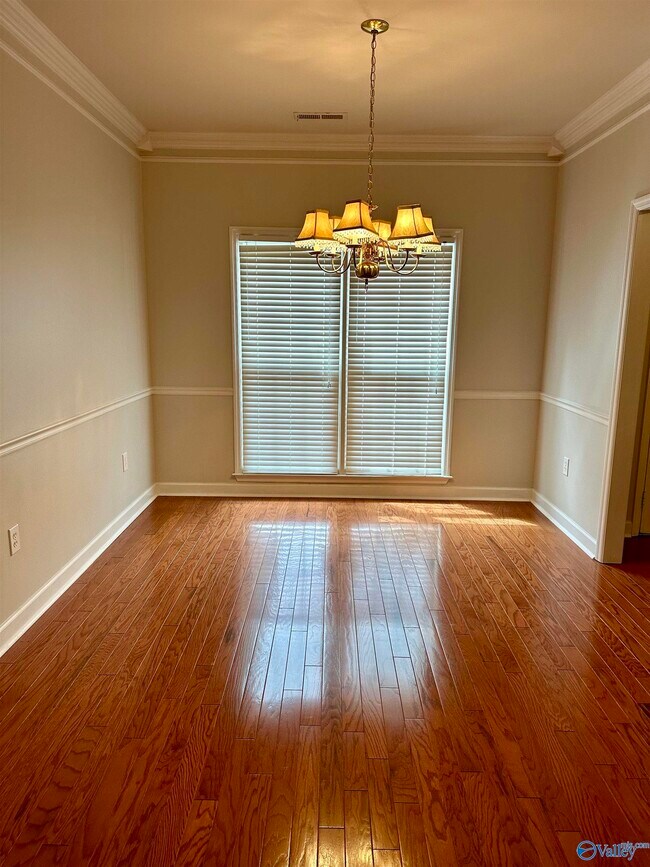 Building Photo - 102 Tumbleweed Ct