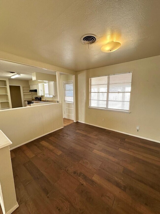 Foto del edificio - 3 Bed 2 Bath Ready To Rent ASAP!