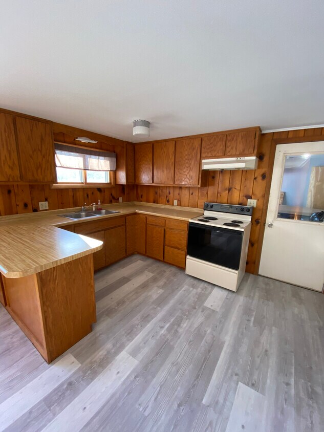 Kitchen - 1014 3rd Ave