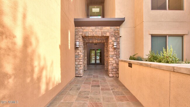 Foto del edificio - 4803 N Woodmere Fairway