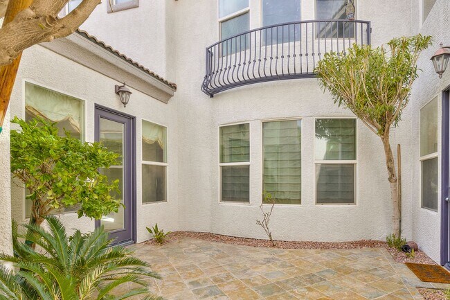 Foto del edificio - Beautiful 4Bd, 4Bth home in Guard Gated Community near Tivoli Village.