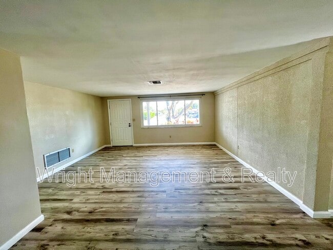 Foto del edificio - 4625 Madison St