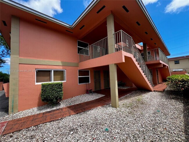 Foto del edificio - 2600 NW 14th St