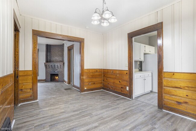 Foto del edificio - 5 br, 2 bath House - 83 College St