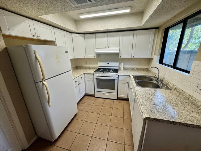 Building Photo - 1004 Milford Way